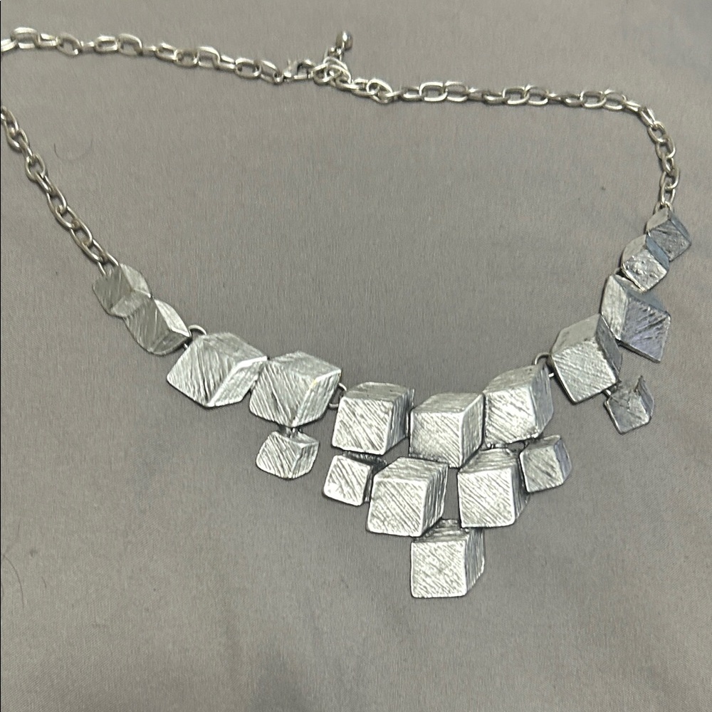 Elegant Silver Geometric Necklace